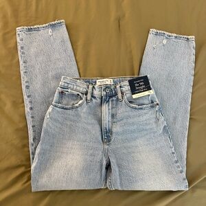 NWT Abercrombie 90s straight leg ultra high rise curve love short leans